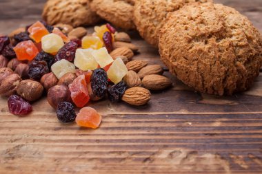 tanımlama bilgileri ve fındık karışımı