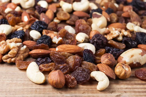 egzotik meyveler fındık karışımı
