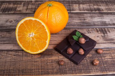 fındık ile ahşap üzerine portakal