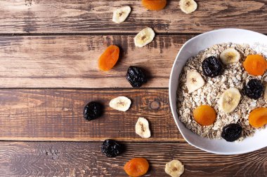 meyve ile yulaf plaka