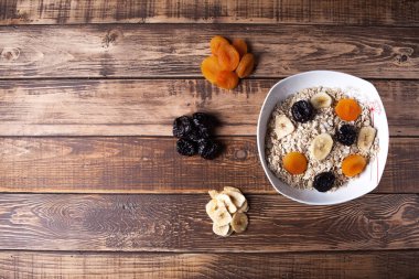 meyve ile yulaf plaka