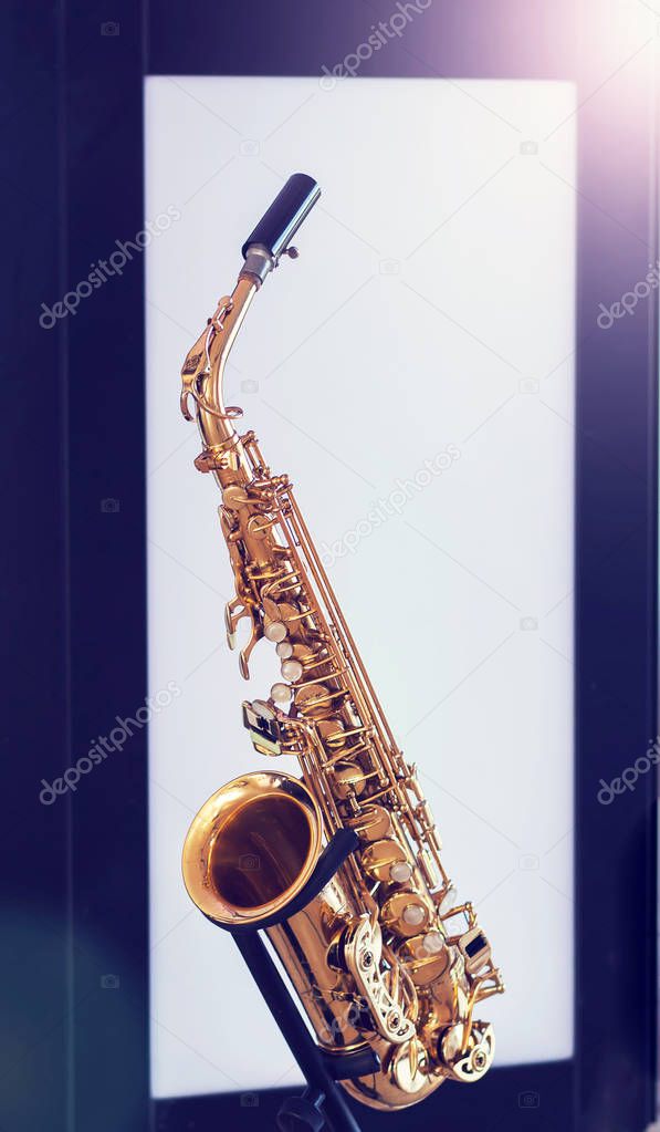 A man play with saxophone