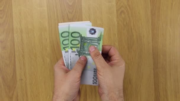 An den Händen wird das Geld gezählt, Euro. — Stockvideo