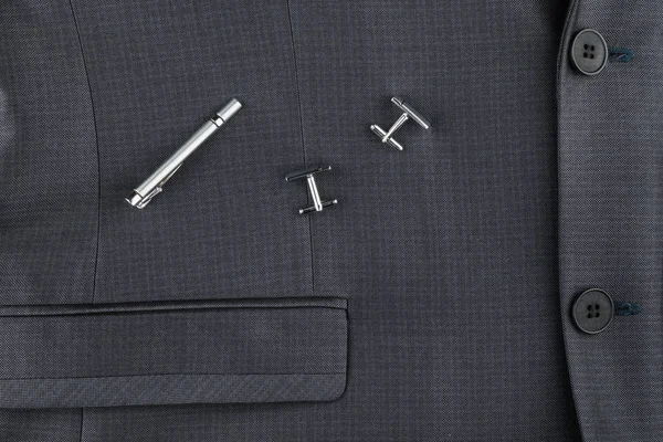 Klasyczny garnitur, spinki do mankietów i krawata, zbliżenie. — Zdjęcie stockowe