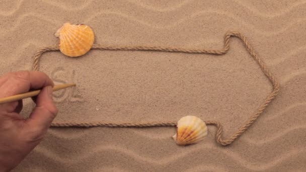 Σεϋχέλλες επιγραφή γραμμένη με το χέρι στην άμμο, με το δείκτη του ποντικιού από σχοινί. — Αρχείο Βίντεο