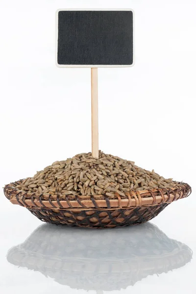 Deska s bandou zrna žita a jeho reflexe a cenovka, ukazatel. — Stock fotografie