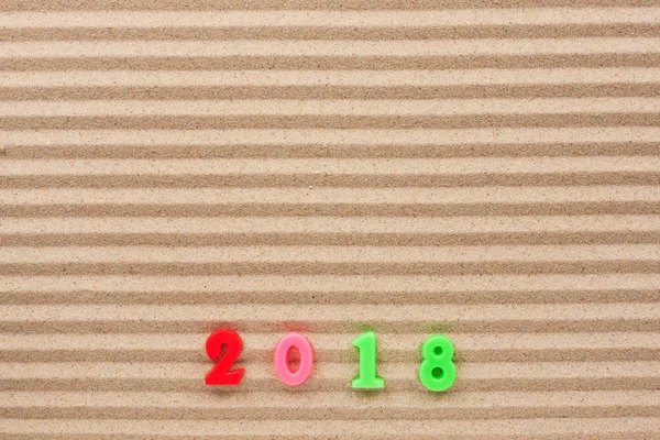Nový rok 2018 na vlnu písku, s prostorem pro váš text. — Stock fotografie