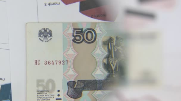 Consider a banknote of fifty rubles, an increase with a magnifying glass. — Stock Video