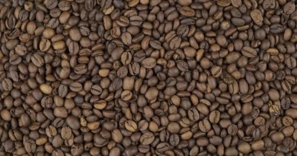 コーヒー豆からの回転、背景。食料品の背景最上階だスペースのコピー. — ストック動画