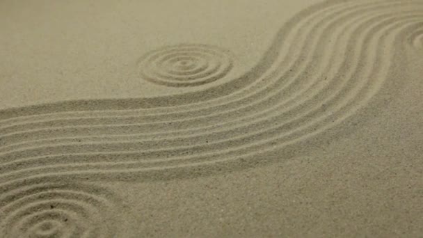 Песчаный фон с гладкими волнами и кругами. Слайдер. Эффект Мбаппе, линии, простирающиеся на расстояние . — стоковое видео