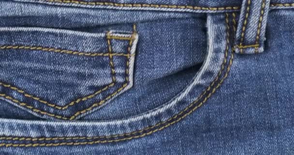 Rotação. Close-up de elementos de jeans. Jeans bolso e costuras vista de perto . — Vídeo de Stock
