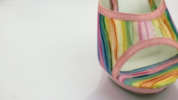 Närbild, av kvinnor skor strumpa. Skoelement. Rotation — Stockvideo