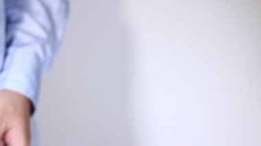 adam el ele tutuşarak Close-Up