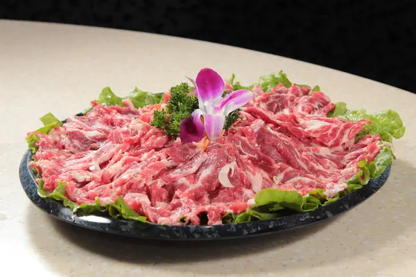 Uma cozinha atirar carne usada iluminação — Fotografia de Stock