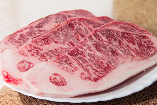 Uma cozinha atirar carne usada iluminação — Fotografia de Stock