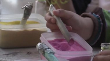 Bu IA kum şişe bir video klip