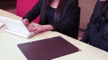 Bu IA iş ve Finans bir video klip