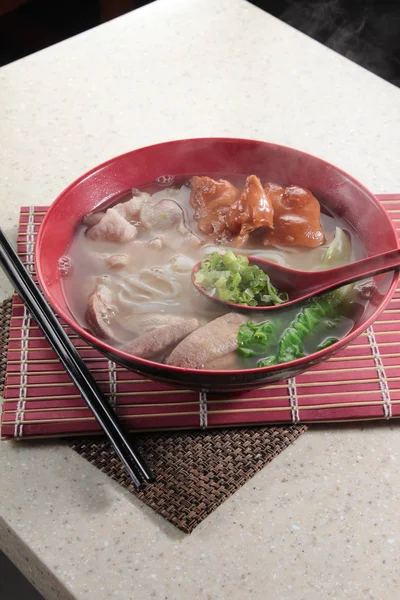 Sebuah Foto Masakan Mie Dengan Daging — Stok Foto