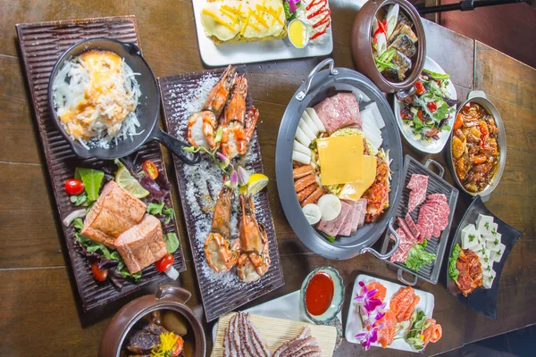 Uma cozinha atirar carne usada iluminação — Fotografia de Stock