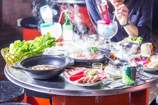 Una sesión de cocina utiliza la iluminación de carne —  Fotos de Stock