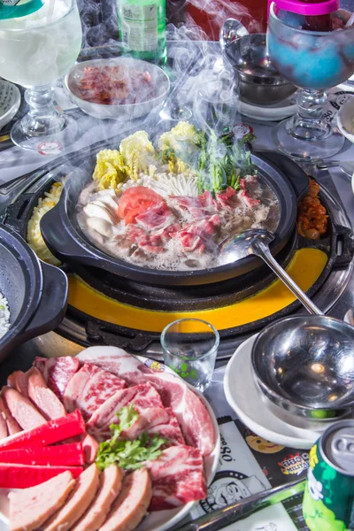 Uma cozinha atirar carne usada iluminação — Fotografia de Stock