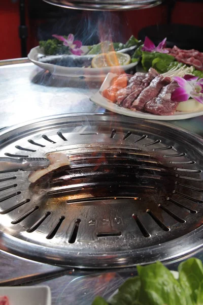 Uma cozinha atirar carne usada iluminação — Fotografia de Stock