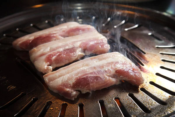 Uma cozinha atirar carne usada iluminação — Fotografia de Stock