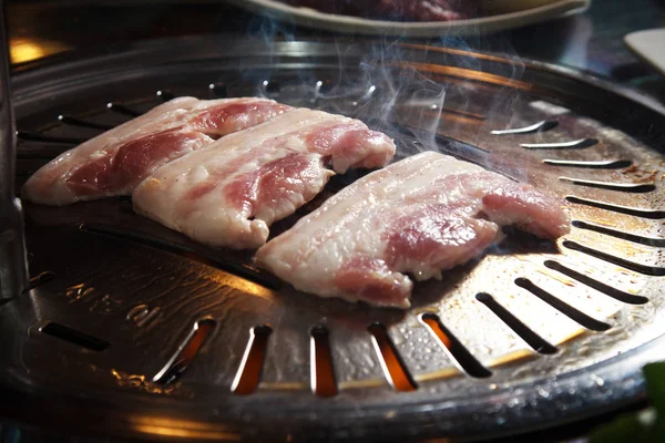 Uma cozinha atirar carne usada iluminação — Fotografia de Stock