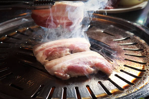 Uma cozinha atirar carne usada iluminação — Fotografia de Stock