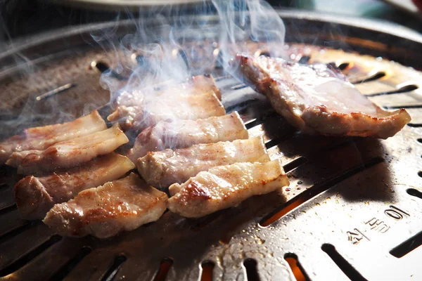 Uma cozinha atirar carne usada iluminação — Fotografia de Stock