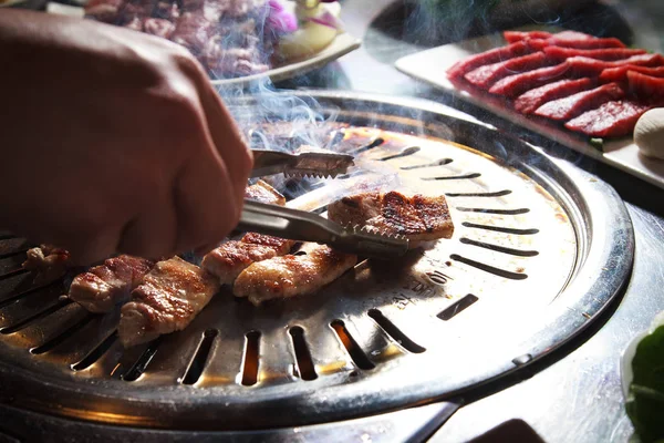 Uma cozinha atirar carne usada iluminação — Fotografia de Stock