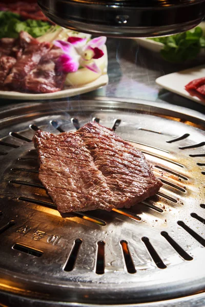 Uma cozinha atirar carne usada iluminação — Fotografia de Stock