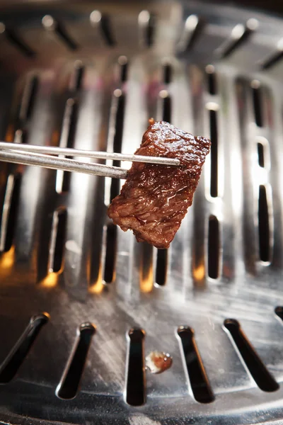 Uma cozinha atirar carne usada iluminação — Fotografia de Stock