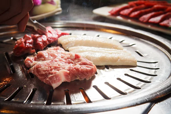 Uma cozinha atirar carne usada iluminação — Fotografia de Stock