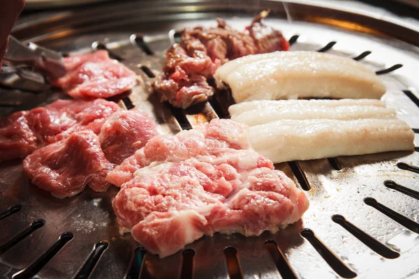 Uma cozinha atirar carne usada iluminação — Fotografia de Stock