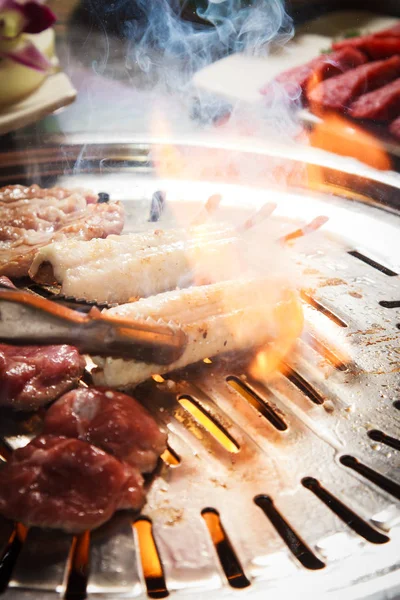 Uma cozinha atirar carne usada iluminação — Fotografia de Stock