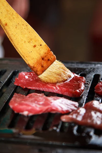 Uma cozinha atirar carne usada iluminação — Fotografia de Stock