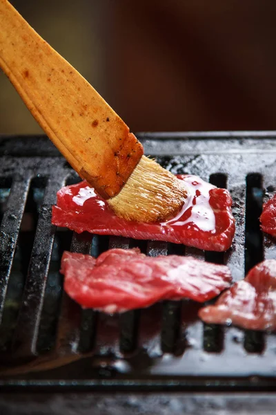 Una sesión de cocina utiliza la iluminación de carne — Foto de Stock