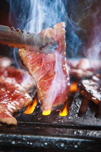 Una sesión de cocina utiliza la iluminación de carne — Foto de Stock