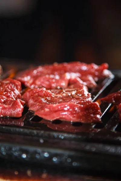 Uma cozinha atirar carne usada iluminação — Fotografia de Stock