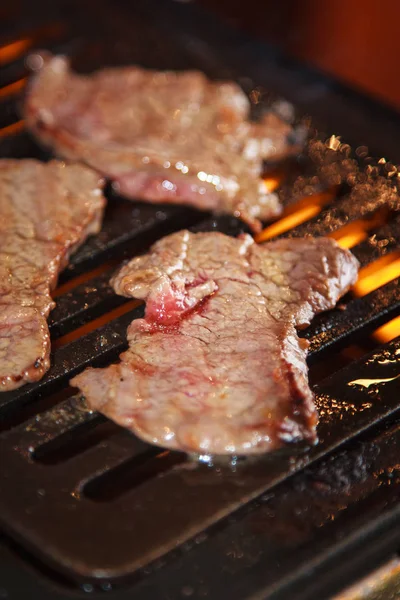 Uma cozinha atirar carne usada iluminação — Fotografia de Stock