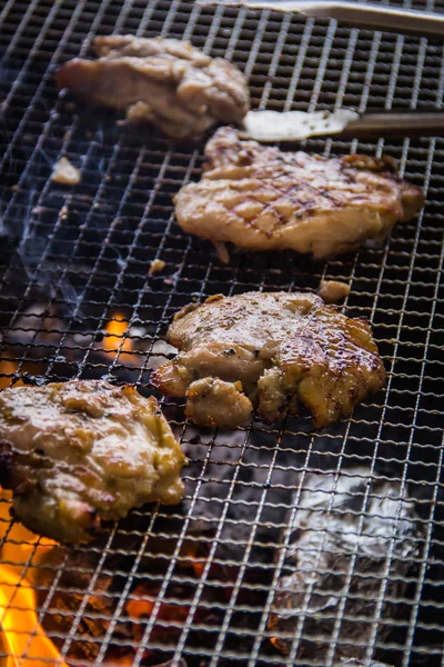 Un servizio di cucina usato illuminazione carne — Foto Stock