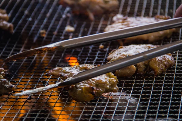 Uma cozinha atirar carne usada iluminação — Fotografia de Stock