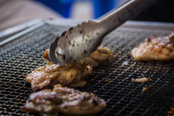 Uma cozinha atirar carne usada iluminação — Fotografia de Stock