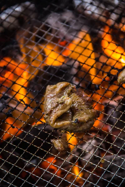 Uma cozinha atirar carne usada iluminação — Fotografia de Stock