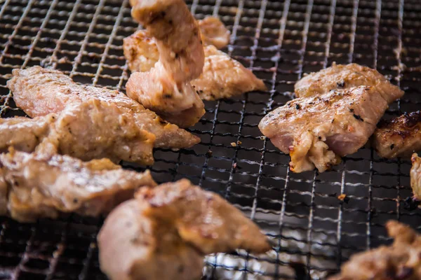 Uma cozinha atirar carne usada iluminação — Fotografia de Stock