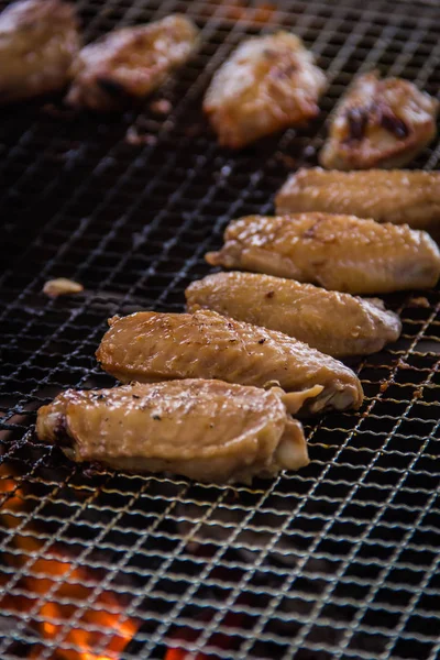 Uma cozinha atirar carne usada iluminação — Fotografia de Stock