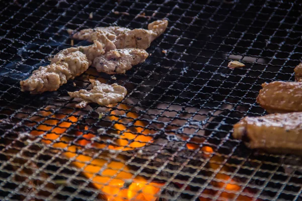 Uma cozinha atirar carne usada iluminação — Fotografia de Stock