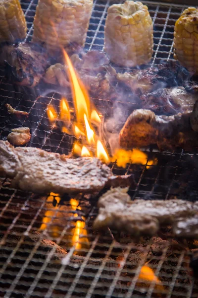 Uma cozinha atirar carne usada iluminação — Fotografia de Stock