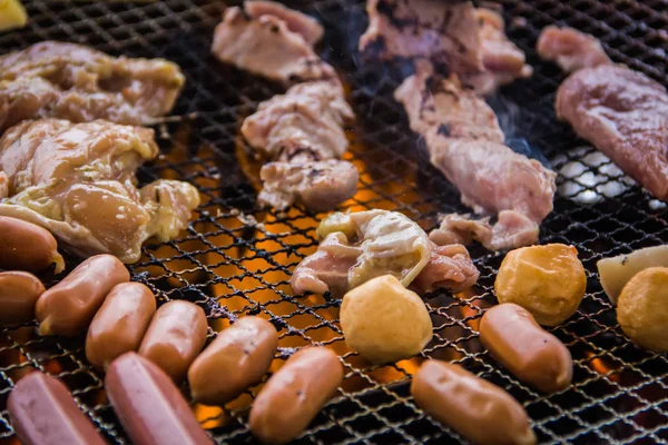 Uma cozinha atirar carne usada iluminação — Fotografia de Stock